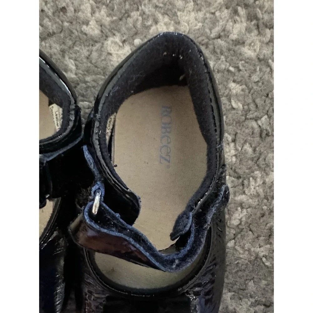 Robeez black classic